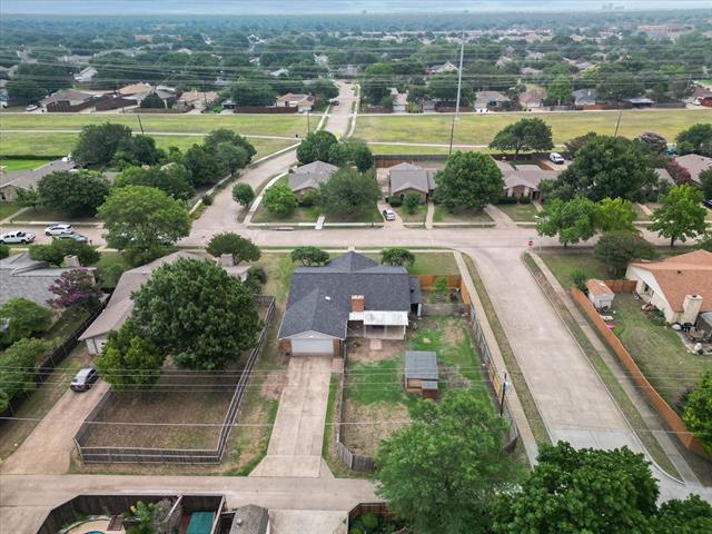 Building Photo - 2301 Travis Dr