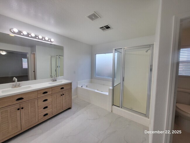 Building Photo - 204 Hickory Heights Ave