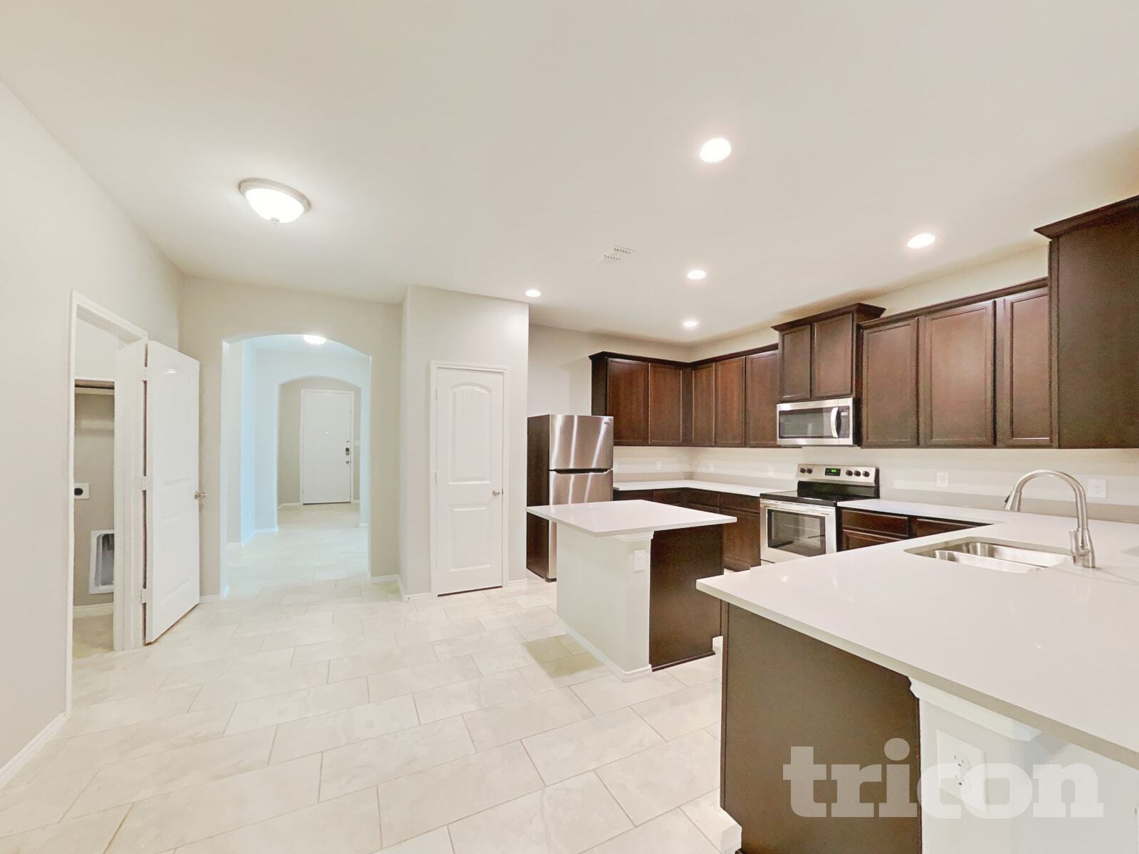 Building Photo - 215 Saddlebrook Ln