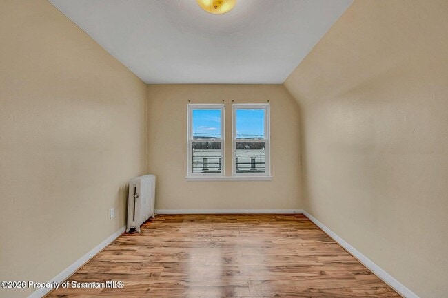 Building Photo - 402 Scott St