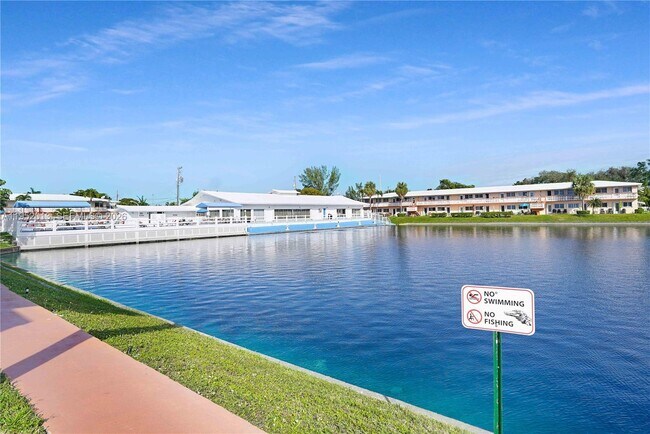 Building Photo - 820 SW 11th Ave