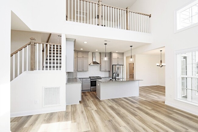 Building Photo - Pet-Friendly Old Trail Home With Fenced Yard