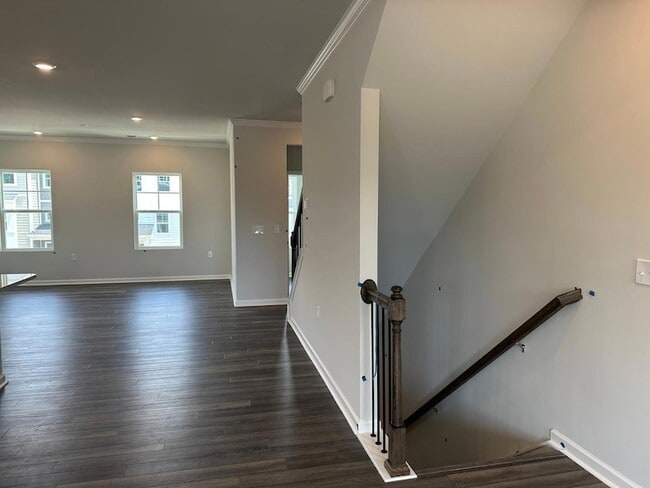 Building Photo - 613 Gimari Dr