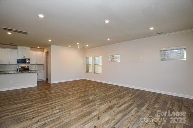 Building Photo - 3215 Lisburn St