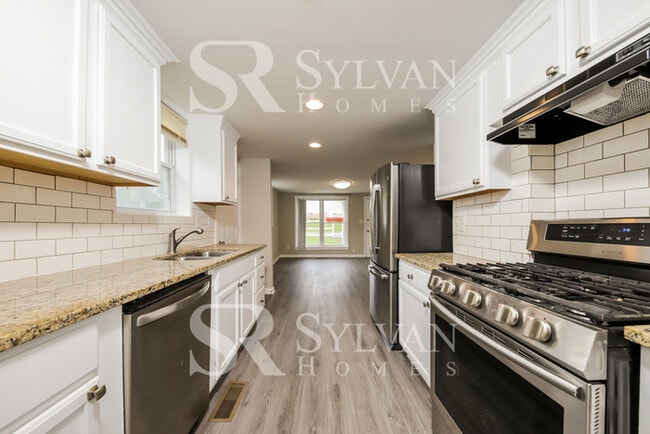 Building Photo - Charming 3 BR, 2 BA home is move-in ready