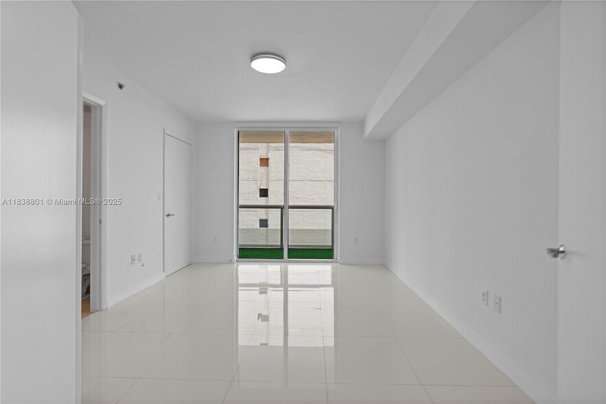 Building Photo - 50 Biscayne Blvd