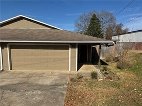 Building Photo - 20 McGee