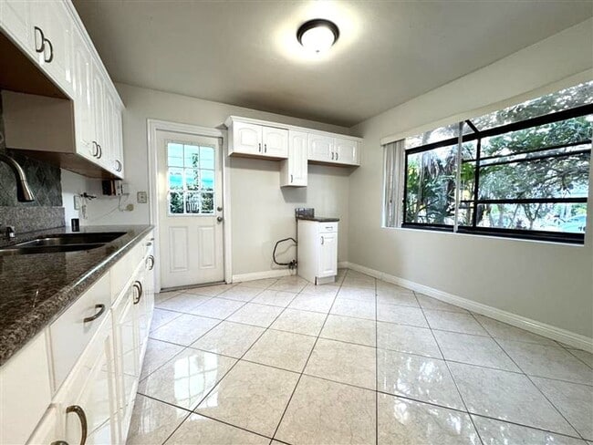 Building Photo - Delightful 4 Bedroom | 2 Bath