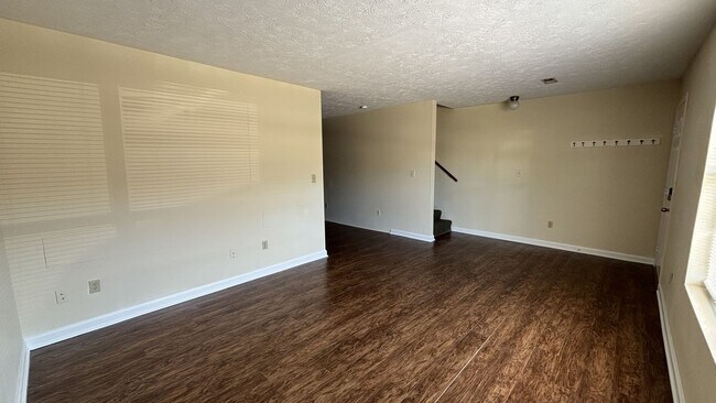 Building Photo - 133 Clover Valley Cir