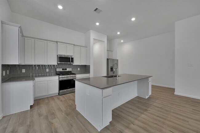 Building Photo - 17841 McClary Cardinal Dr