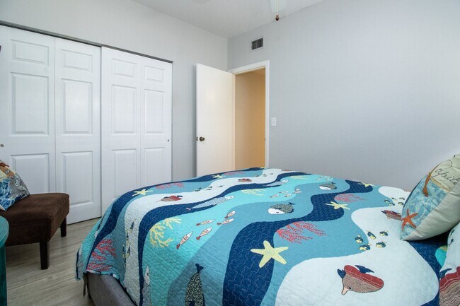 Building Photo - Fully Furnished - 2 bed 2 Bath villa - South Sarasota