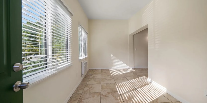 Building Photo - 533 Yelvington Ave