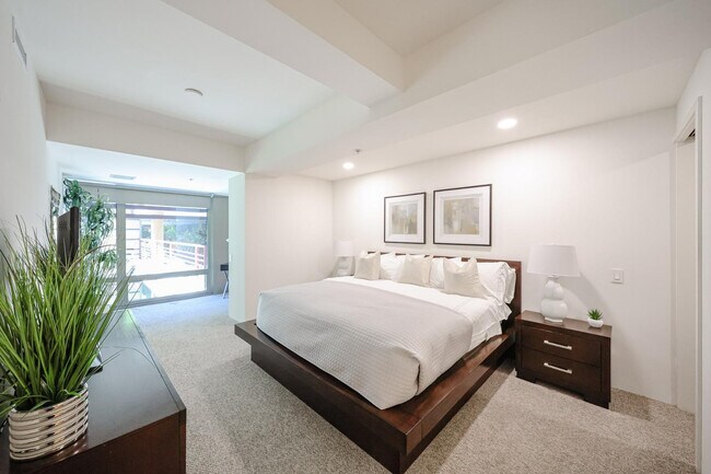 Building Photo - 7121 E Rancho Vista Dr