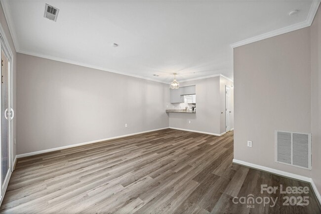 Building Photo - 704 Heritage Pkwy