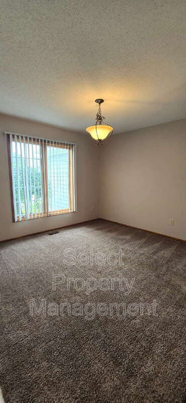 Building Photo - 3120 Pinoak Ct