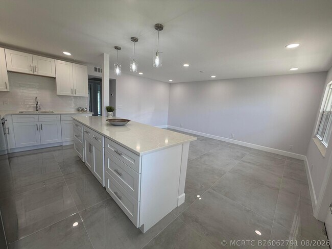 Building Photo - 353 Mansfield Dr