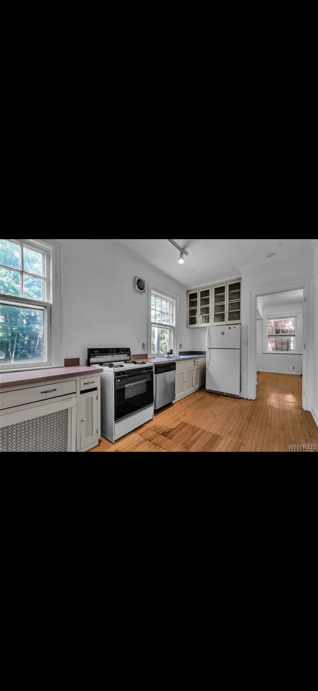 Building Photo - 444 Linwood Ave