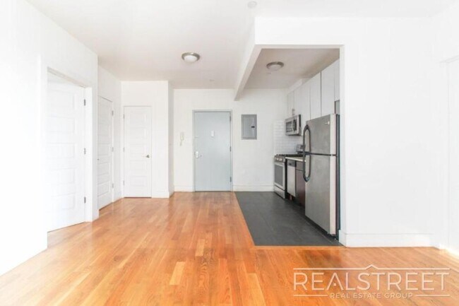 Building Photo - 2 bedroom in ELMHURST NY 11373