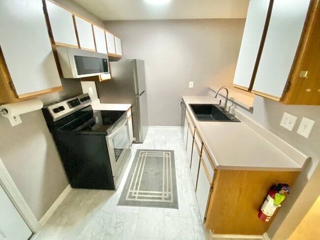 Primary Photo - 1 Bedroom in Burlington VT Available 10/1!...