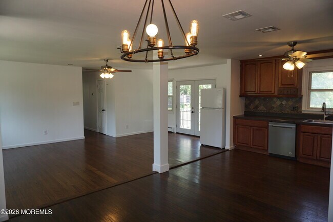 Building Photo - 1385 W Veterans Hwy