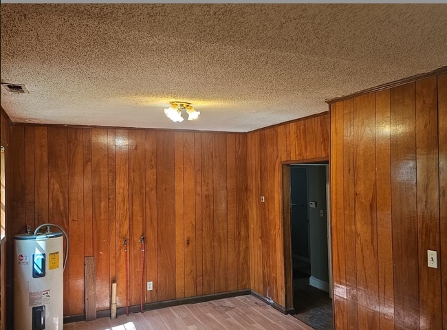 Building Photo - NOW AVAILABLE!! COME SEE ME!