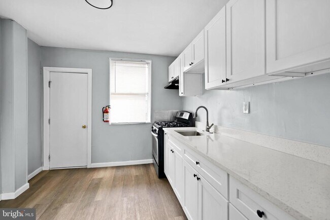 Building Photo - 958 E Russell St