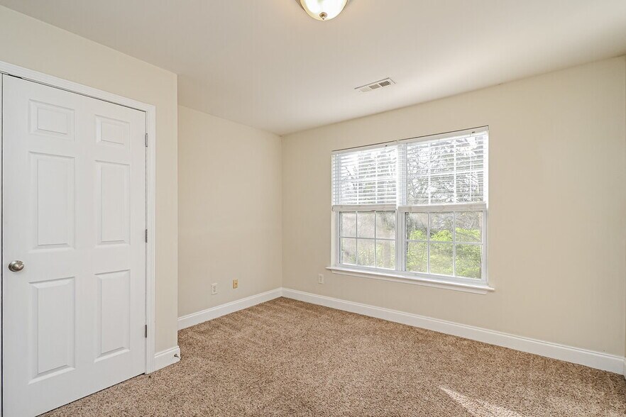 Building Photo - 1565 Bridgecrest Dr