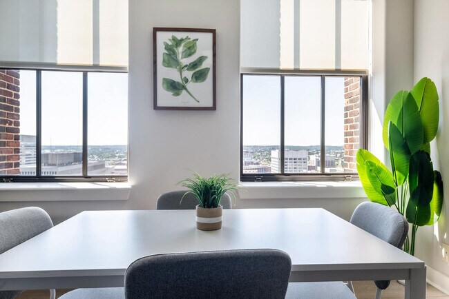 Building Photo - 10 Light St