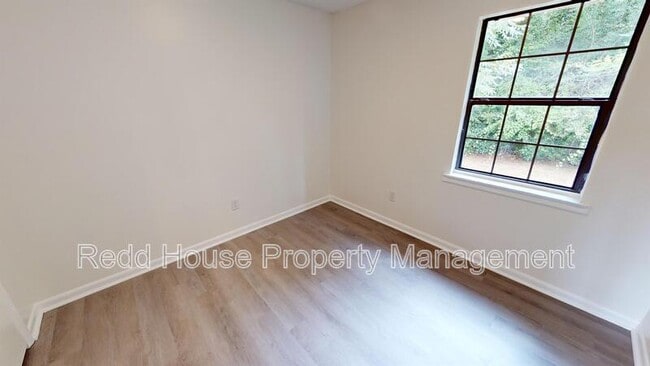 Building Photo - 903 W Adams St