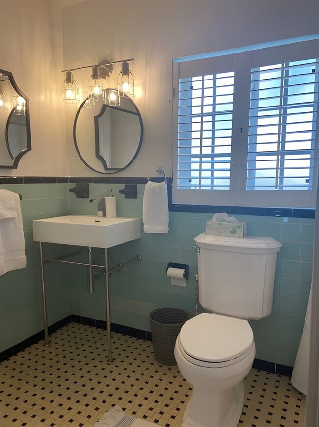 Building Photo - 430 45th St