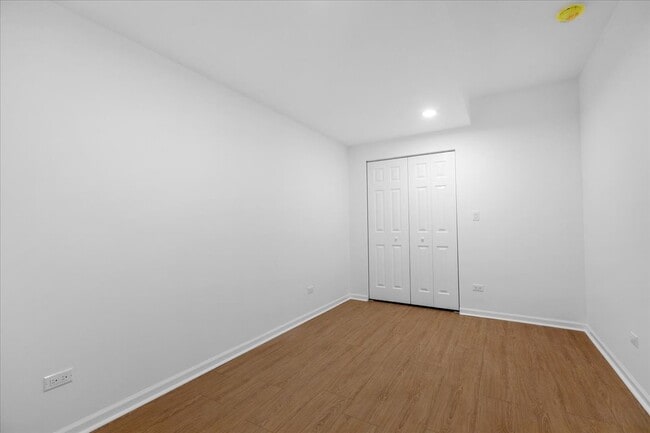 Building Photo - 1313 W Chicago Ave