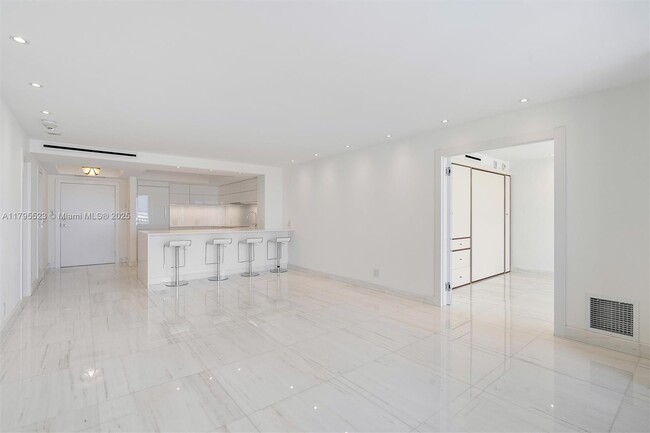 Building Photo - 2200 S Ocean Ln