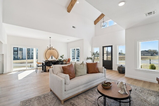 Building Photo - Fully Furnished 4 Bedroom + Bonus Room