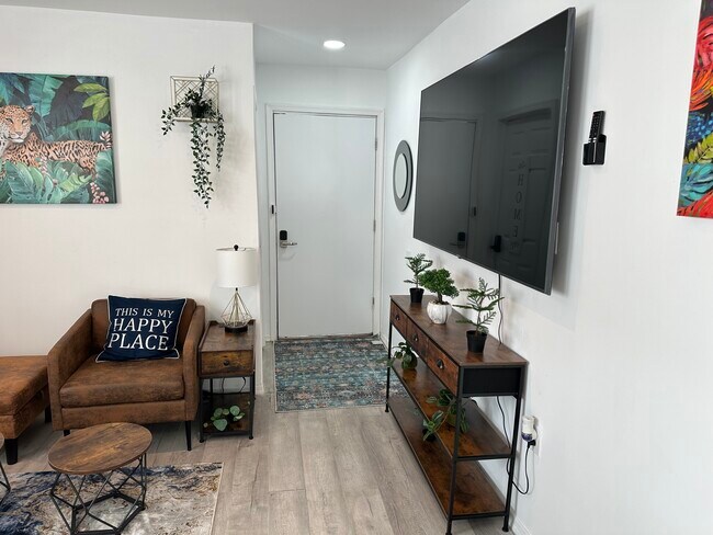 Building Photo - 3826 W 9th St