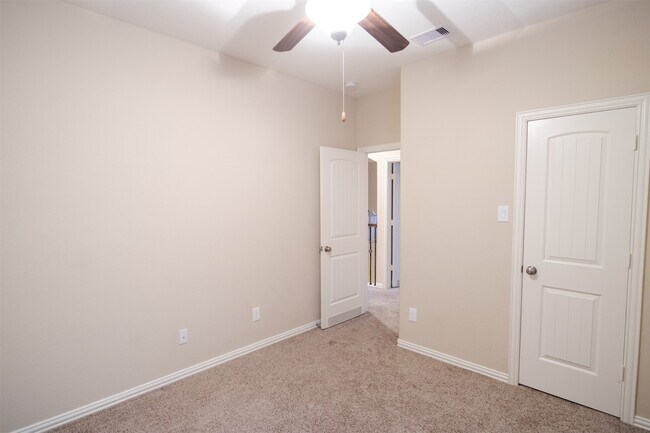 Building Photo - 7042 Bristol Memorial Dr