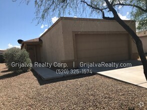 Building Photo - Spacious 4 BR House w/Garage  (36th St/Cam...