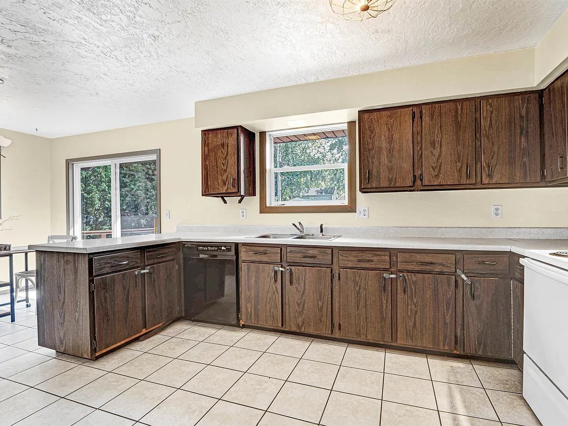 Building Photo - 5131 Lakewind Dr
