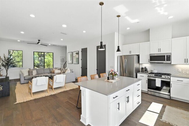 Primary Photo - 3700 Clawson Rd