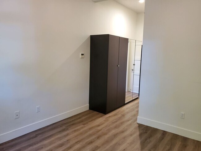 Building Photo - 2031 3rd St