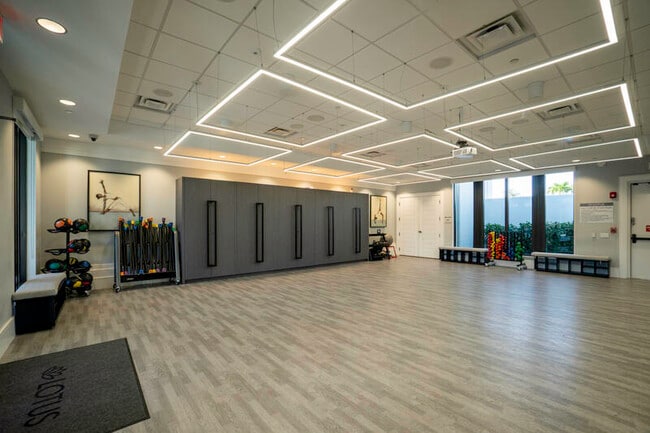 Building Photo - 17081 Five Waters Ave