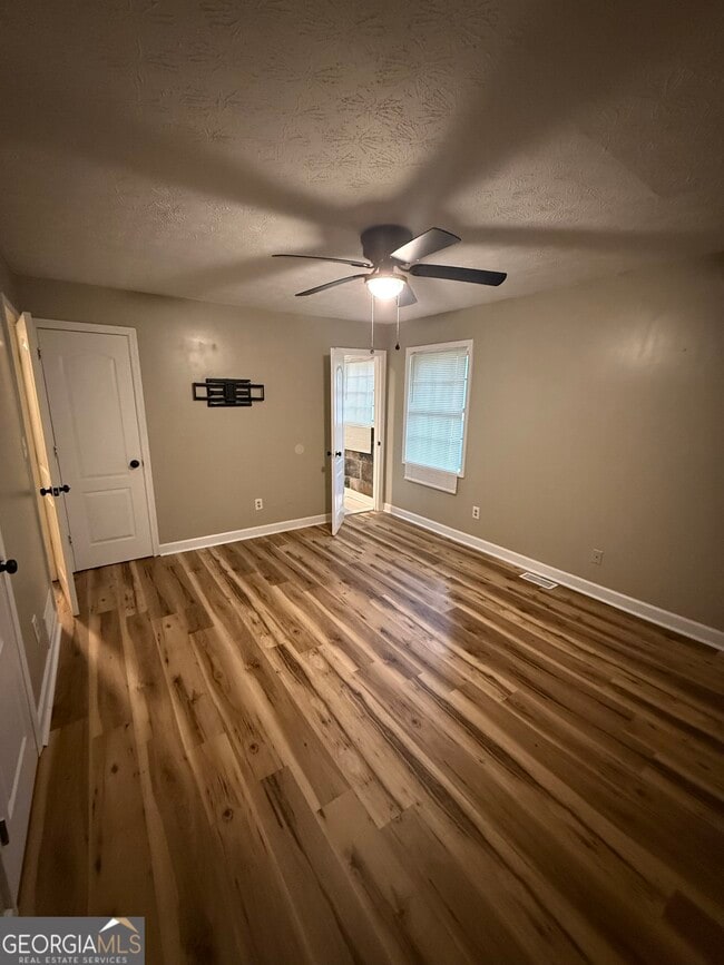 Building Photo - 6379 Skyline Dr