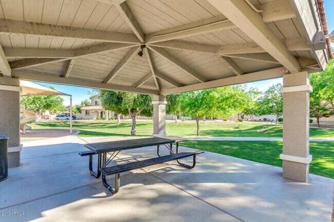 Building Photo - 1977 E Emily Ln