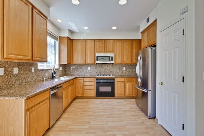 Building Photo - Spacious 4-Bedroom Home on Private Cul-De-Sac | No HOA | Custom Closets, New Floors & Lush Backya...