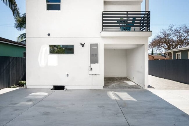 Building Photo - 5335 Homeside Ave