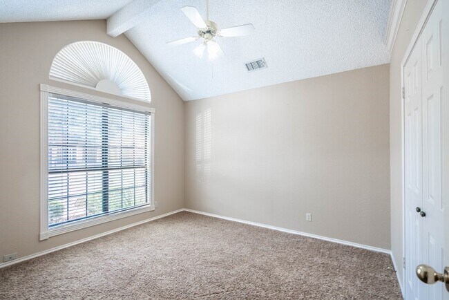 Building Photo - 103 Chukar Run