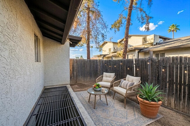 Building Photo - 719 W 1st Ave