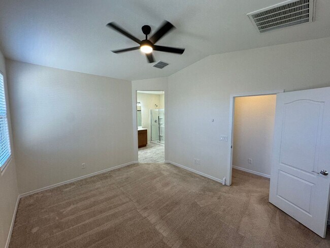 Building Photo - 4 Bedroom - 2 Bath - 1760 Sq. Ft - Beautiful New Built Home - Glendale