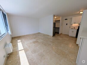 Building Photo - Newly Remodeled Kapiolani Terrace Studio w...