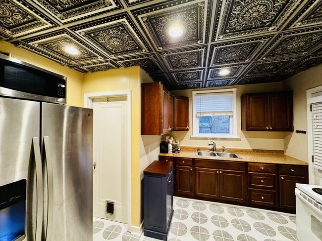 Building Photo - 1644 McFarland Rd