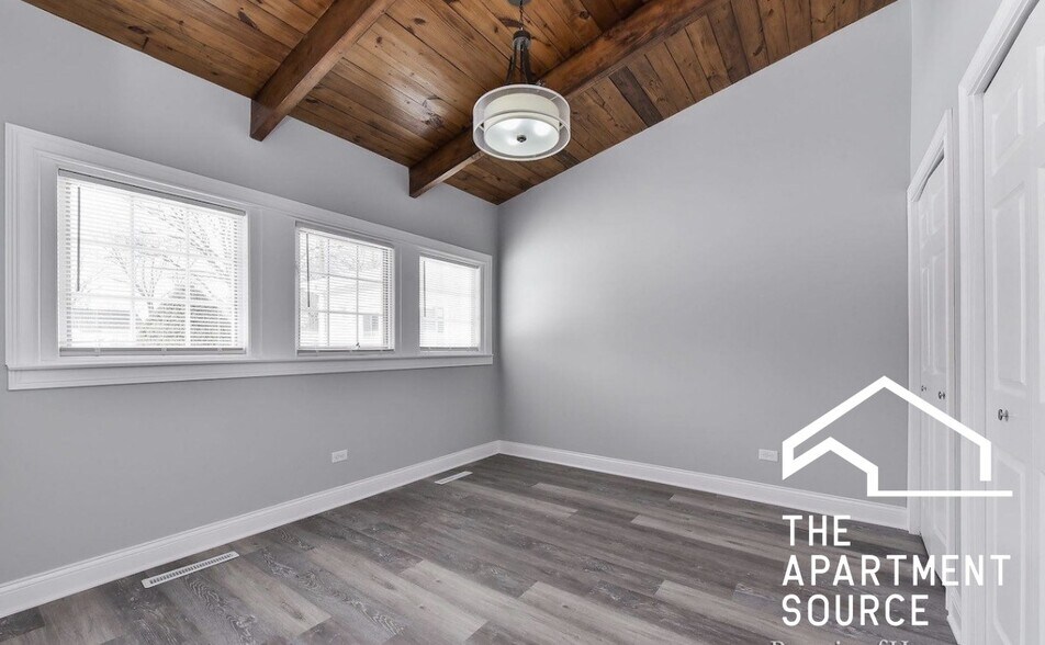 Building Photo - 702 Hammerschmidt Ave